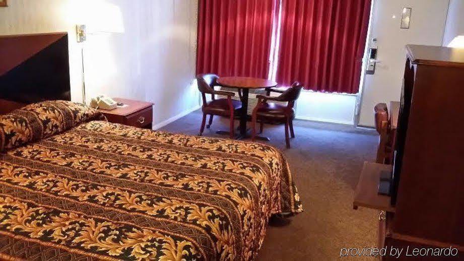 Red Carpet Inn - ルイスビル エクステリア 写真